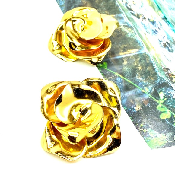 Christian Dior Oversized Gold-t Rose Clip Earrings - Picture 2 of 6